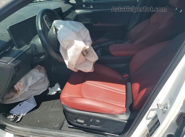 KNAG64J79S5337592 2025 KIA K5 White Vista interior delantera