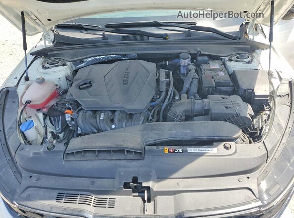 KNAG64J79S5337592 2025 KIA K5 White Vista interior trasera