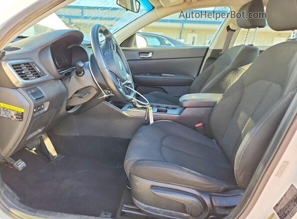 KNAGT4LE3H5016242 2017 KIA OPTIMA Белый Вид салона спереди