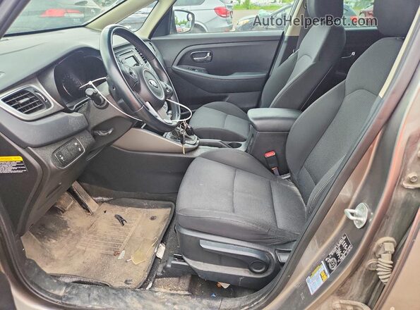 KNAHT8A39G7126003 2016 KIA RONDO Gray Front interior view