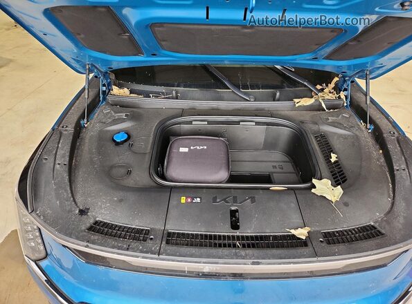 KNDADFS56R6046608 2024 KIA EV9 Blue Vista del compartimento del motor