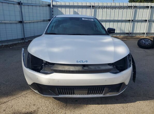KNDC34LA2R5216125 2024 KIA EV6 White Front view