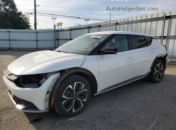 KNDC34LA2R5216125 2024 KIA EV6 White 