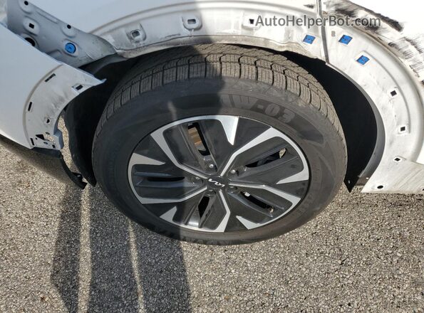 KNDC34LA2R5216125 2024 KIA EV6 White 