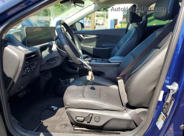 KNDC34LA6P5604097 2024 KIA EV6 Blue წინა სალონის ხედი