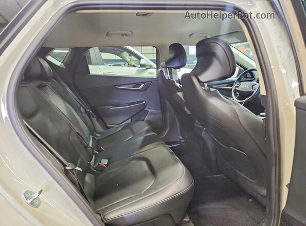 KNDC34LA7P5606358 2023 KIA EV6 Бежевый Вид задней части салона