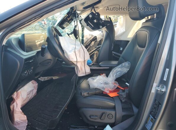 KNDC3DLC2N5042410 2022 KIA EV6 Silver Front interior view