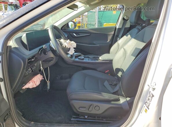 KNDC3DLC4R5622733 2024 KIA EV6 White Widok wnętrza z przodu