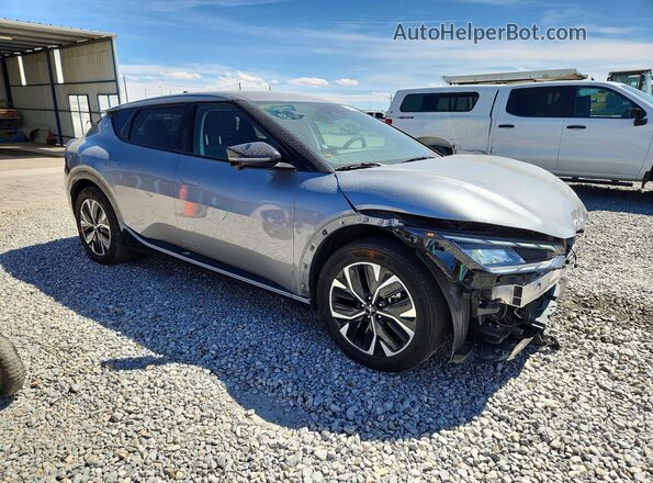 KNDC3DLCXR5215516 2024 KIA EV6 Gray Delantero derecho