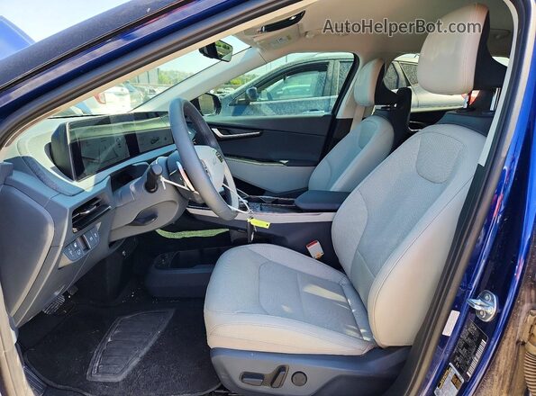 KNDC3DLCXR5618878 2024 KIA EV6 Blue Vista interior delantera