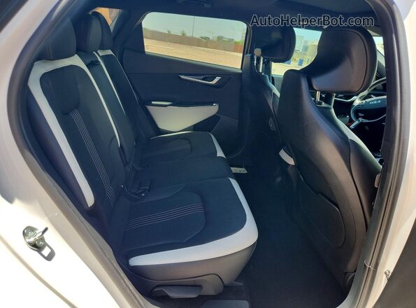 KNDC44LA7P5144610 2023 KIA EV6 White Vista interior trasera