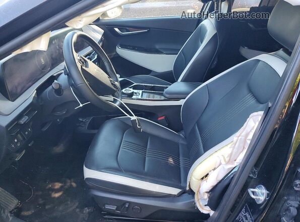 KNDC4DLC1N5040676 2022 KIA EV6 Black Front interior view
