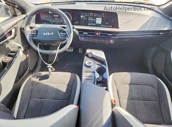 KNDC4DLCXR5168758 2024 KIA EV6 Белый Вид панели приборов