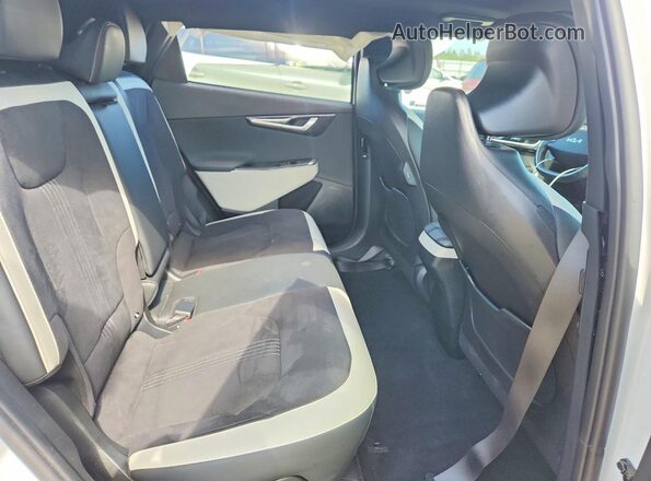 KNDC4DLCXR5168758 2024 KIA EV6 Белый Вид задней части салона