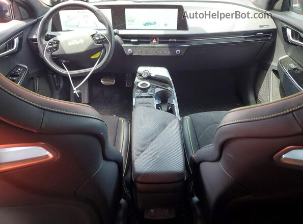 KNDC5DLE6P5090281 2023 KIA EV6 Red Vista del salpicadero