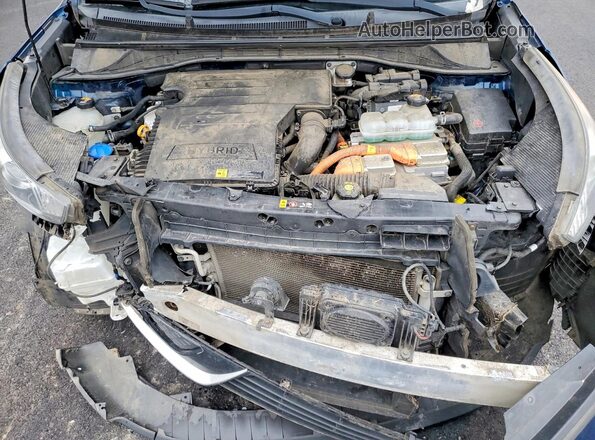KNDCB3LC0J5205515 2018 KIA NIRO Blue Rear interior view