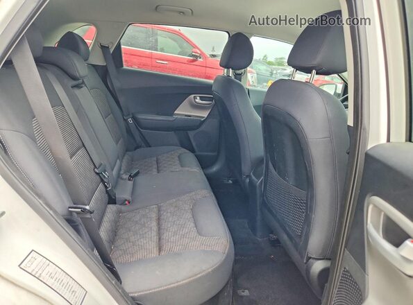 KNDCB3LC0K5243702 2019 KIA NIRO White Вид задніх сидінь