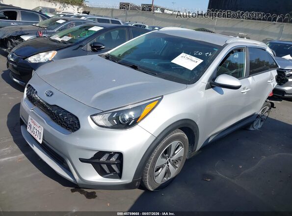 KNDCB3LC0L5395092 2020 KIA NIRO Silver წინა მარცხენა ხედი სამი მეოთხედიდან