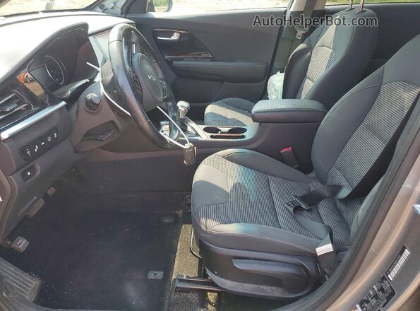 KNDCB3LC0N5524208 2022 KIA NIRO Silver Widok wnętrza z przodu