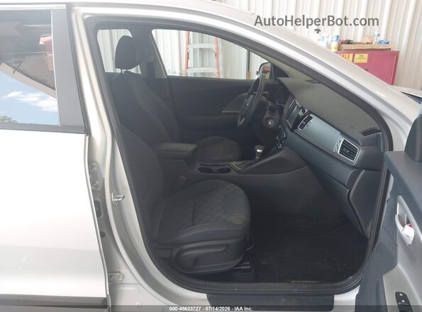 KNDCB3LC1J5147463 2018 KIA NIRO Silver Вид салону спереду