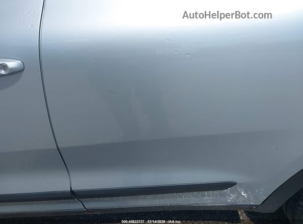 KNDCB3LC1J5147463 2018 KIA NIRO Silver Вид спереду