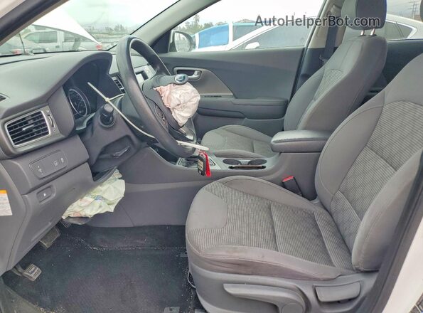 KNDCB3LC2J5156768 2018 KIA NIRO Белый Вид салона спереди