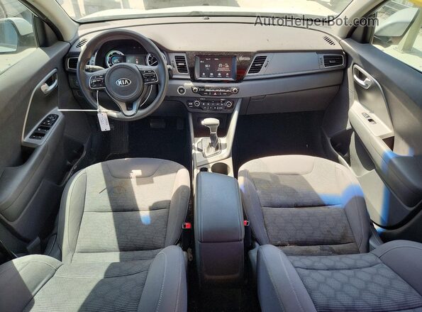 KNDCB3LC3H5053238 2017 KIA NIRO Белый Вид панели приборов