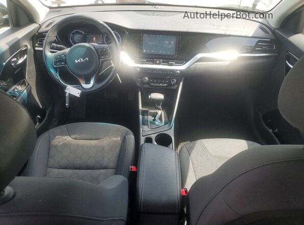 KNDCB3LC3N5509864 2022 KIA NIRO Black Առջևի վահանակի տեսք
