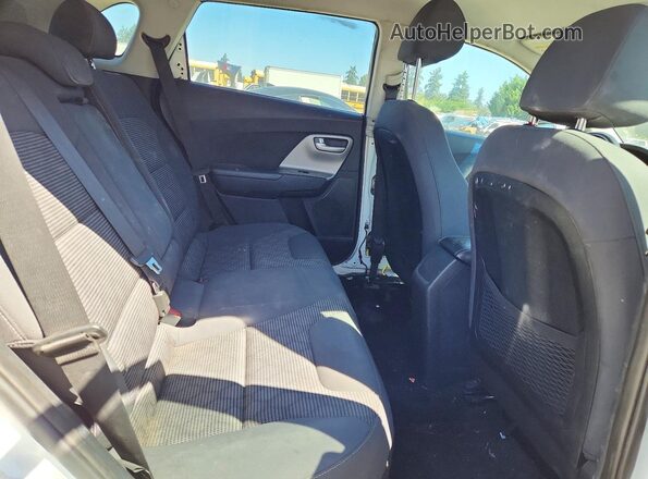 KNDCB3LC4J5204545 2018 KIA NIRO White Widok wnętrza z tyłu