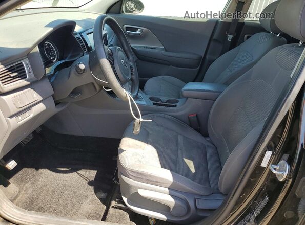 KNDCB3LC6H5045229 2017 KIA NIRO Черный Вид салона спереди