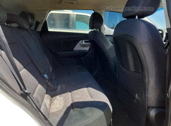 KNDCB3LC6L5369614 2020 KIA NIRO Белый Вид задней части салона