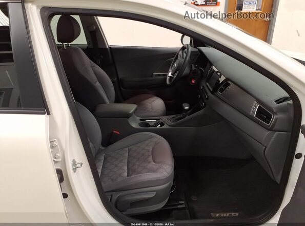KNDCB3LC7J5158256 2018 KIA NIRO White Vista interior delantera