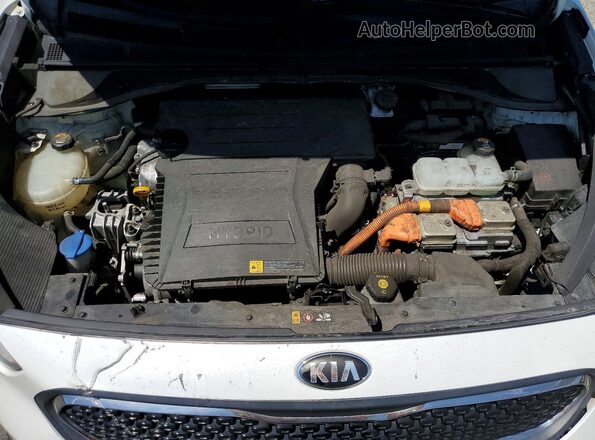 KNDCB3LC7K5246127 2019 KIA NIRO White Widok wnętrza z tyłu