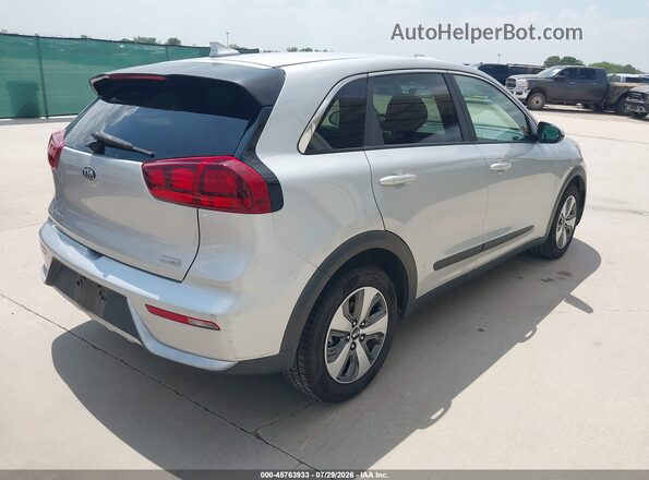 KNDCB3LC8J5186910 2018 KIA NIRO Серебряный Задняя правая четверть