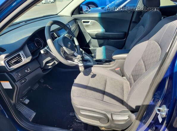 KNDCB3LC8J5200739 2018 KIA NIRO Blue Front interior view