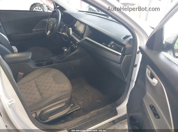 KNDCB3LC8L5359845 2020 KIA NIRO Silver წინა სალონის ხედი