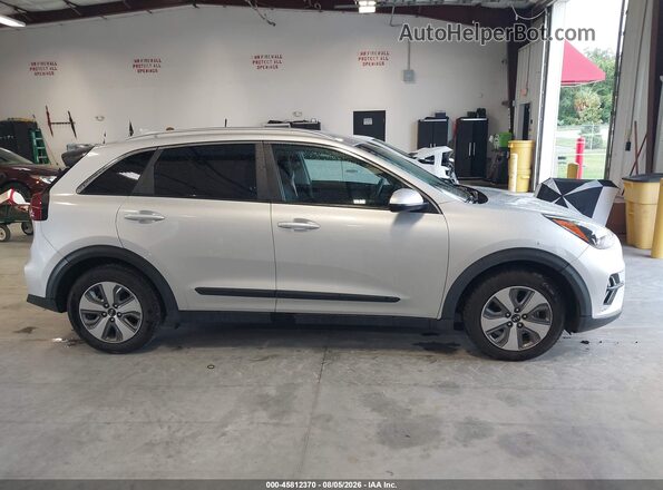 KNDCB3LC8L5359845 2020 KIA NIRO Silver უკანა სალონის ხედი