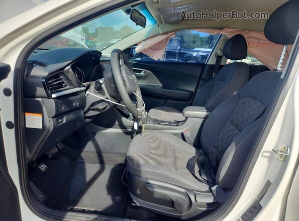 KNDCB3LC8L5362213 2020 KIA NIRO Белый Вид салона спереди