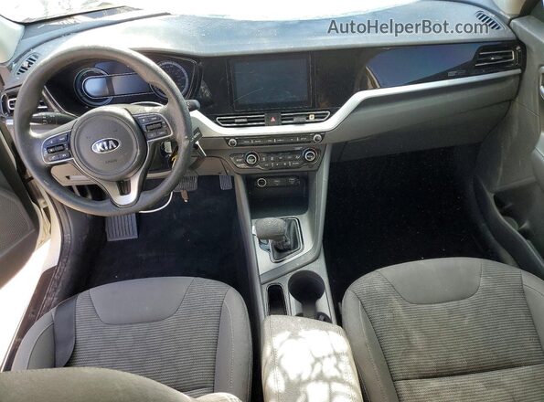 KNDCB3LCXM5470124 2021 KIA NIRO White Widok deski rozdzielczej