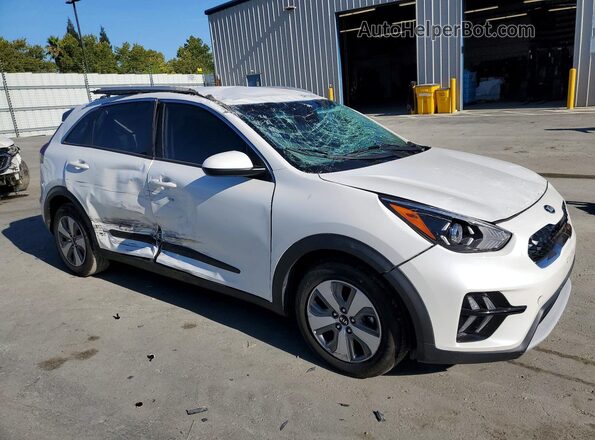 KNDCB3LCXM5470124 2021 KIA NIRO White Przód prawy