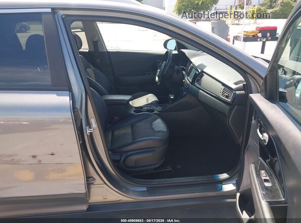 KNDCC3LC1H5057785 2017 KIA NIRO Gray Вид салону спереду