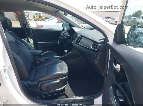 KNDCC3LC3H5080792 2017 KIA NIRO Белый Вид салона спереди