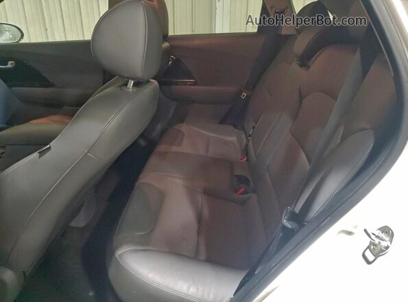 KNDCC3LC3H5095812 2017 KIA NIRO White Vista interior trasera
