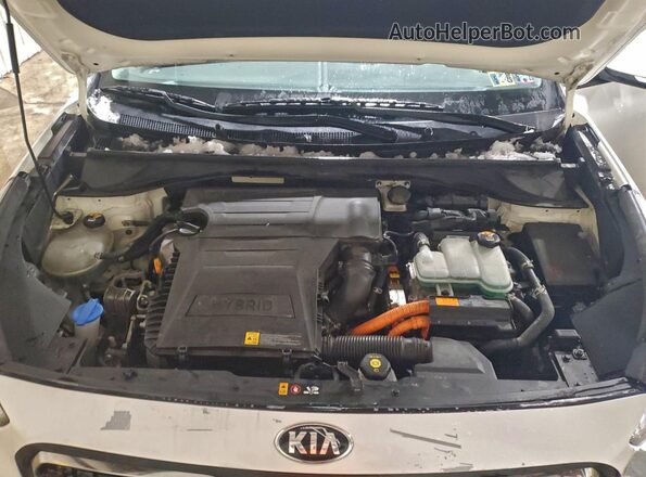 KNDCC3LC3H5095812 2017 KIA NIRO White Vista del compartimento del motor