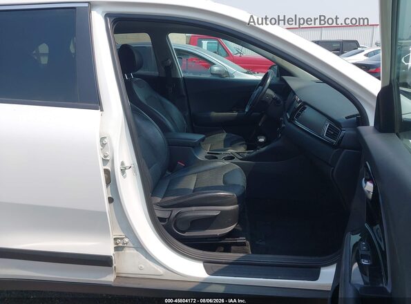 KNDCC3LC4H5061183 2017 KIA NIRO White Вид салону спереду