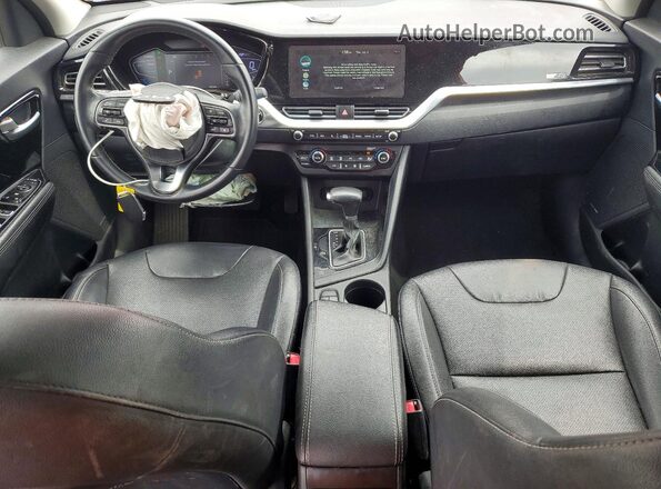 KNDCC3LC6N5495035 2022 KIA NIRO Красный Вид панели приборов