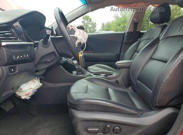 KNDCC3LC6N5495035 2022 KIA NIRO Красный Вид салона спереди