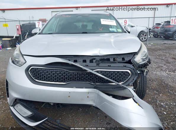 KNDCC3LC8H5064443 2017 KIA NIRO Серебряный Вид спереди