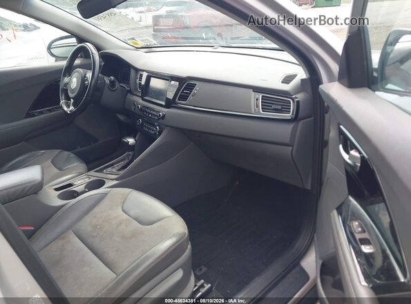 KNDCC3LC8H5064443 2017 KIA NIRO Серебряный Вид салона спереди