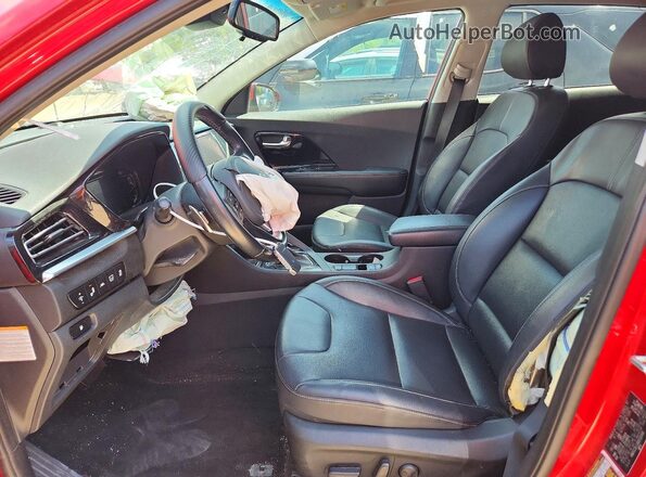 KNDCC3LCXN5532491 2022 KIA NIRO Red Вид салону спереду